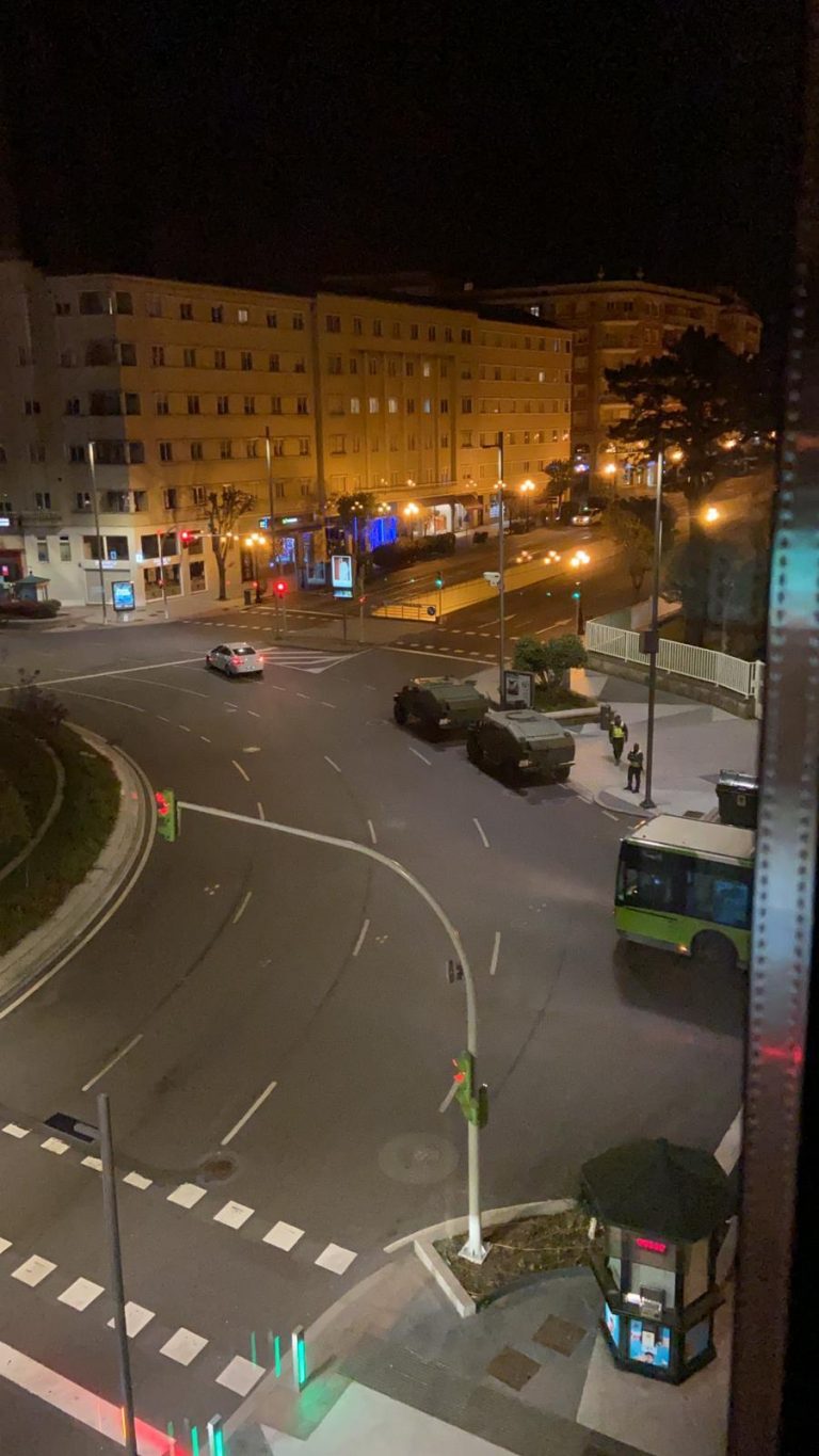 (Vídeos e fotos) O Exército toma as rúas de Vigo
