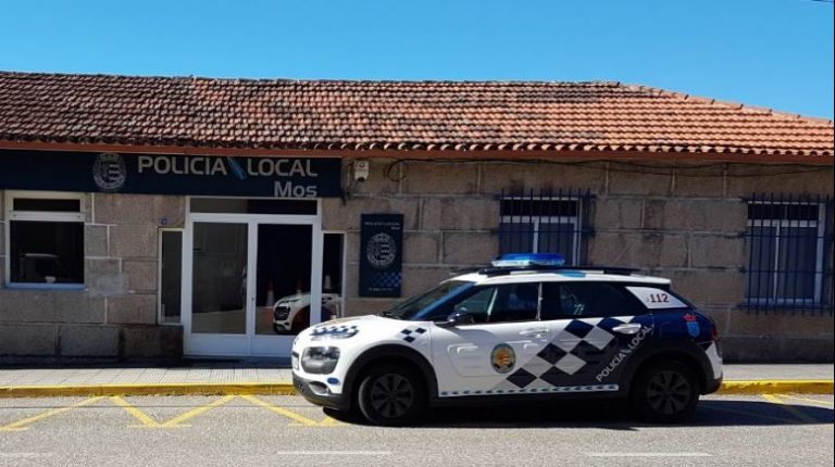 Detido en Vigo un condutor que golpeou a un axente e negouse a facer o test de alcoholemia tras chocar contra un muro