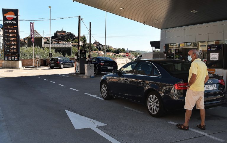 Sanción a unha concesionaria polo peche “inxustificado” de dúas gasolineiras municipais en Ponteareas