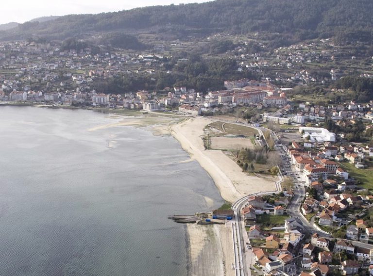 Morren dous bañistas na praia da Xunqueira, en Moaña na mesma tarde