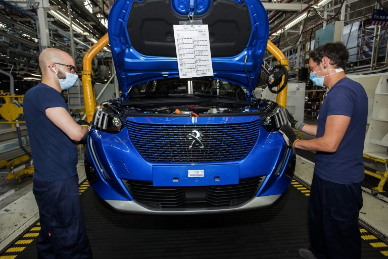 A planta viguesa de PSA alcanza a súa marca de produción mensual coa fabricación de 59.900 vehículos