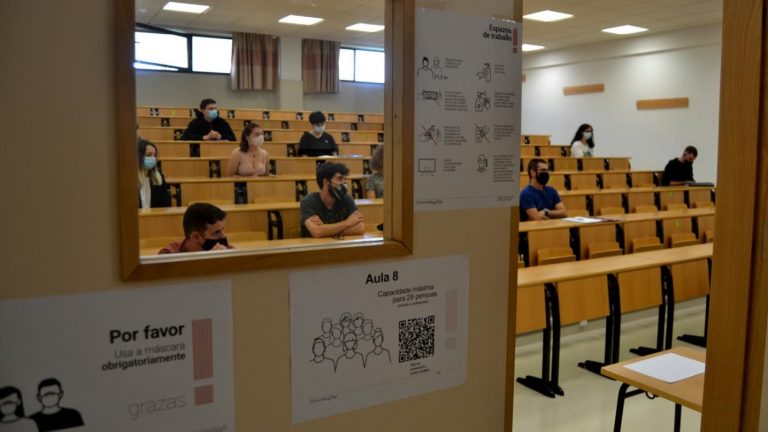 A Universidade de Vigo destina 90.000 euros para alumnos con dificultades económicas