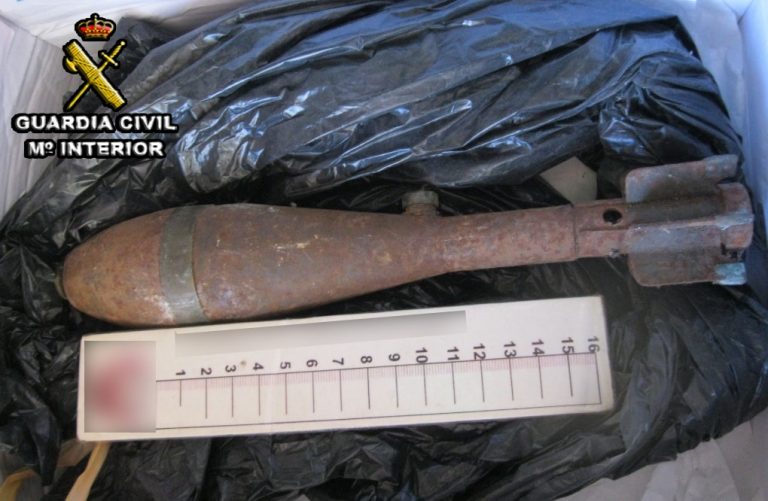 Localizan unha granada da Guerra Civil nun alpendre dunha vivenda en Salceda