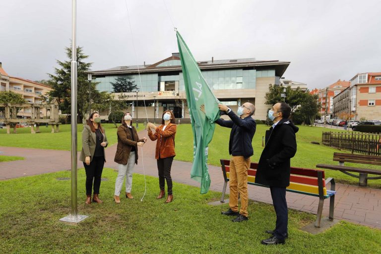 Moaña recibe a súa bandeira verde polas boas prácticas ambientais