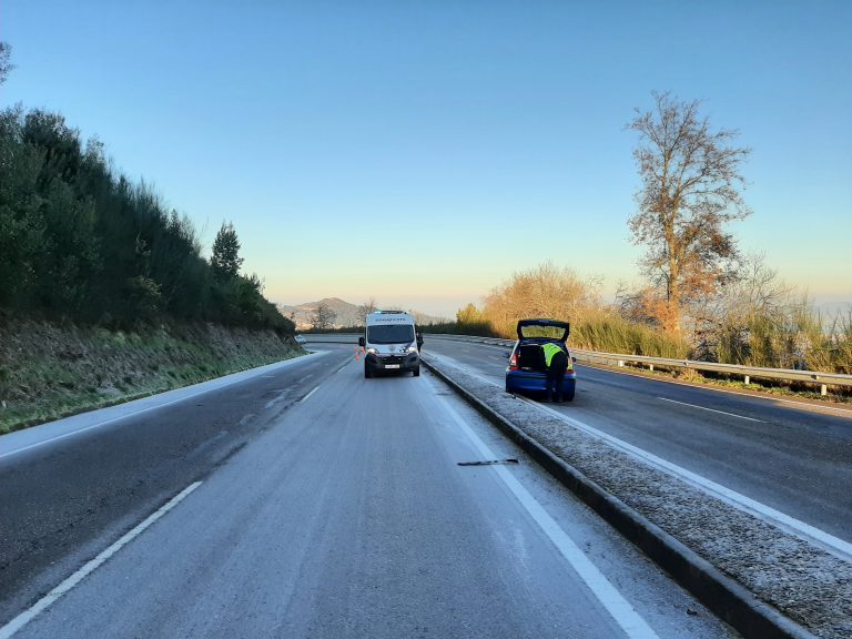 As placas de xeo provocan saídas de vía e caídas en Vigo