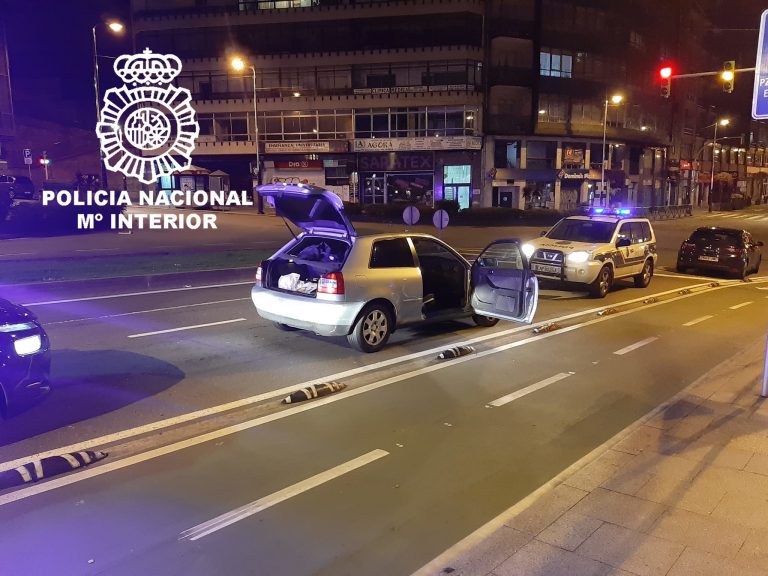 Detido un home que conducía ebrio e gravando vídeos en Vigo