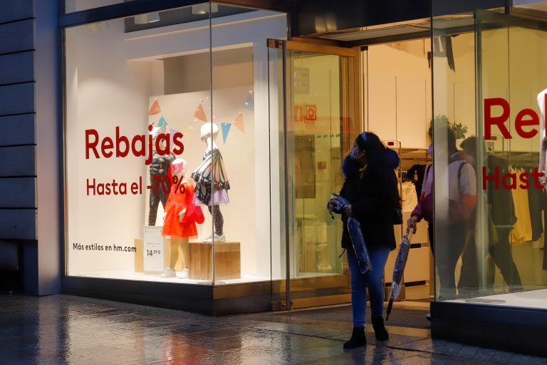 A ampliación horaria nos comercios de Vigo viuse afectada polo mal tempo