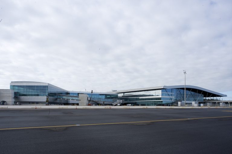 Peinador foi o mellor aeroporto galego en canto a tráfico de pasaxeiros en marzo