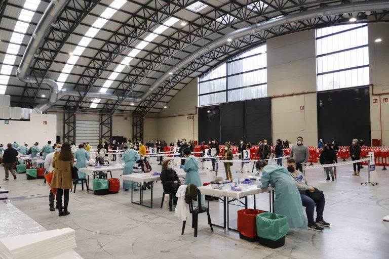 O Sergas citará 8.000 persoas para facer a PCR na área de Vigo