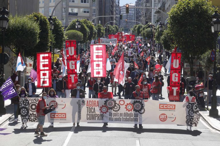 Miles de persoas marchan en Vigo nun 1 de maio con menos afluencia debido á covid