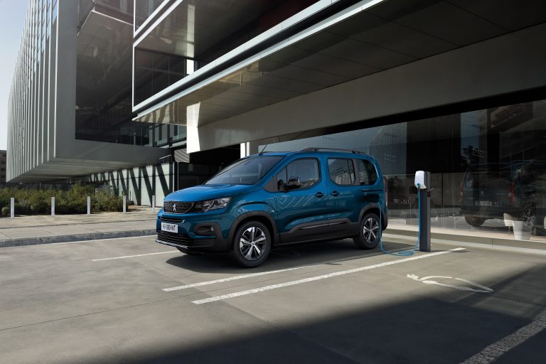 Peugeot lanza a versión eléctrica do Rifter, fabricada en Vigo con ata 280 quilómetros de autonomía