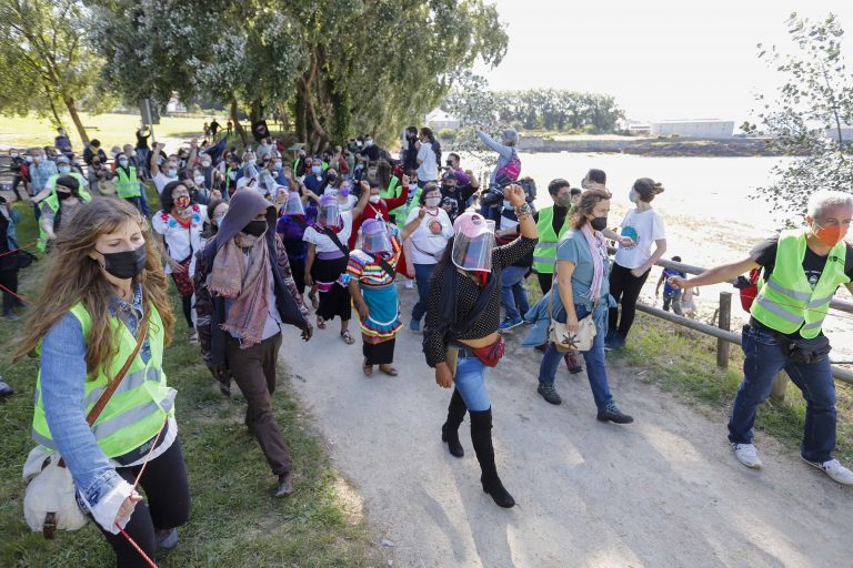 Chega a Vigo o buque coa delegación zapatista e defenden “a loita polas culturas oprimidas”