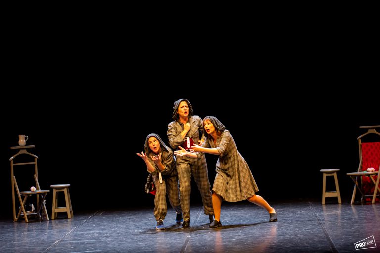 A compañía ‘Las Niñas de Cádiz’ conquista o premio do público no Festival de Teatro de Cangas