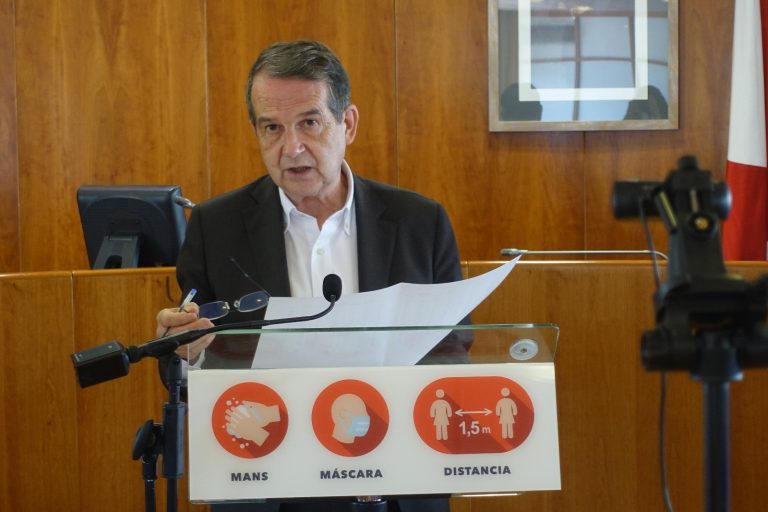 Abel Caballero insta á Xunta a “revisar” a normativa da hostalaría para que “recupere a normalidade”