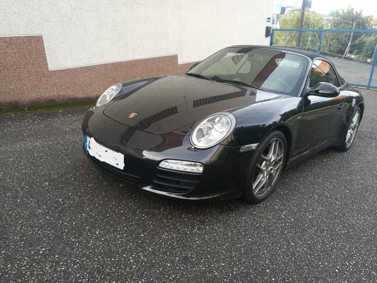Atopan dous Porsches roubados nunha vía secundaria de Vigo