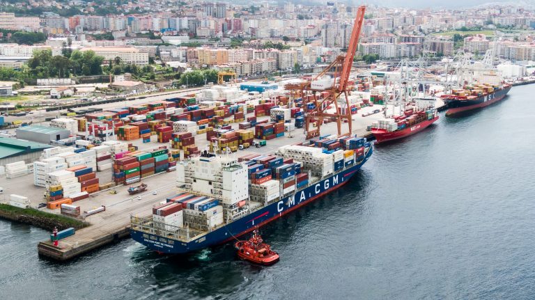 O tráfico do porto de Vigo cae un 10% pola crise dos microchips que afecta a automoción