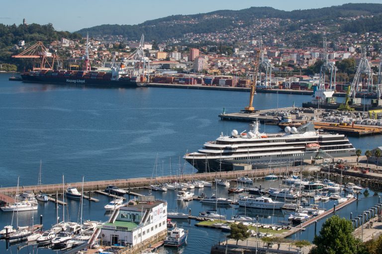 O tráfico no Porto de Vigo aumenta un 7% a pesar da escaseza de microchips