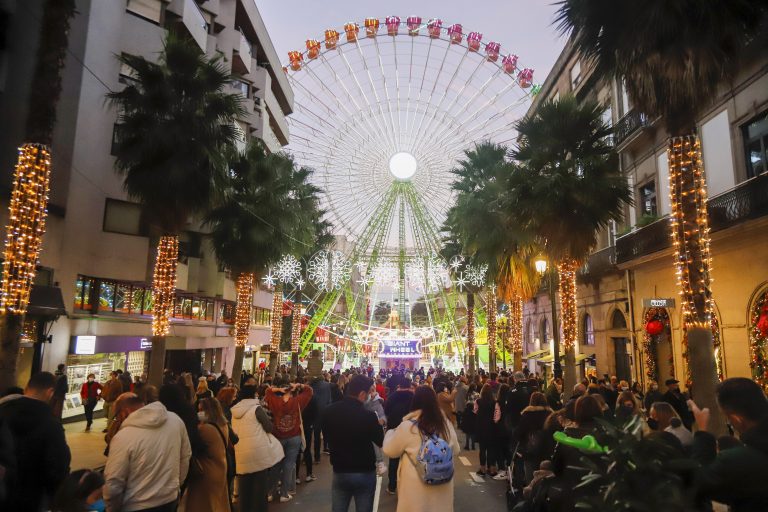 Comerciantes e hostaleiros constatan aumento da facturación tras o aceso da iluminación do Nadal en Vigo