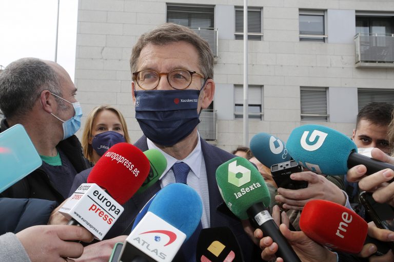 (Vídeo) Ayuso, “aclamada” en Cerdedo-Cotobade polos seguidores da ‘á dura’ do PP