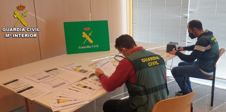 Investigan un matrimonio de Vigo por provocar accidentes en rotondas para cobrar indemnizacións