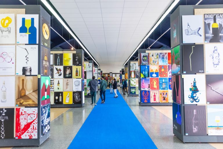Terras Gauda reúne 1.435 carteis de 66 países de todo o mundo na Bienal Francisco Mantecón