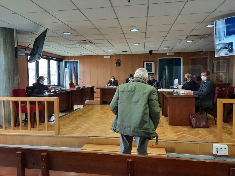 Mantense a petición de 10 anos de cadea para o acusado de tentar asasinar unha veciña de Redondela
