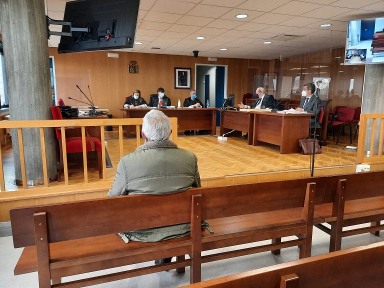 Condena de nove anos de cárcere para o home que tentou asasinar á súa veciña en Redondela cun sacho