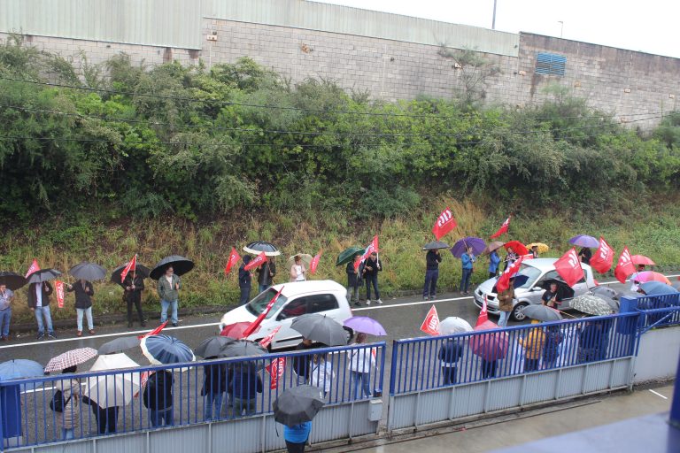 Empresarios de Pontevedra condenan os escraches durante a negociación do Convenio do Comercio de Metal