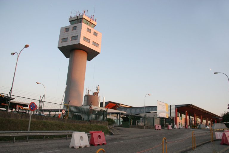 Cancelan un voo Vigo-Barcelona obrigando a recolocar os 170  pasaxeiros