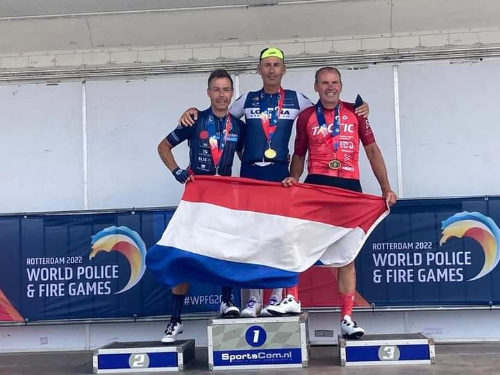 Javier Rodríguez, policía do Porriño, proclámase campión do mundo de ciclismo en Rotterdam
