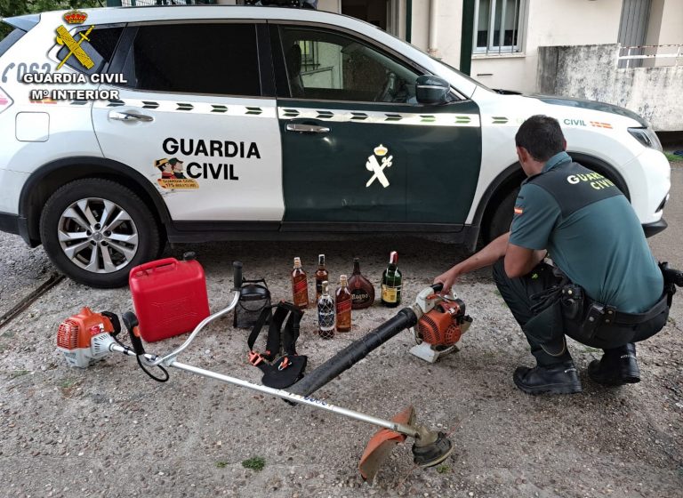 Dous detidos en Tomiño por roubar nun restaurante comida, alcol e maquinaria