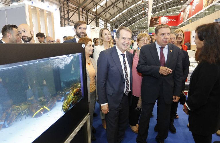 Luís Planas confirma que Vigo acollerá un Consello de Pesca da UE “os primeiros días de xullo”