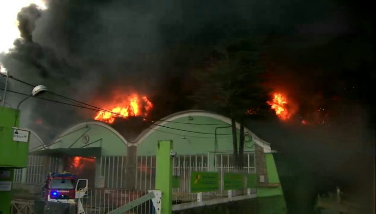 Tres feridos no incendio e explosión da nave anexa ao complexo da antiga Pontesa