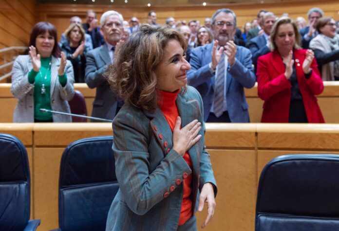A ministra de Facenda e Función Pública, María Jesús Montero, celebra a aprobación dos PXE 2023 durante una sesión plenaria no Senado, a 20 de dicembre de 2022, en Madrid ECONOMIA Gustavo Valiente - Europa Press