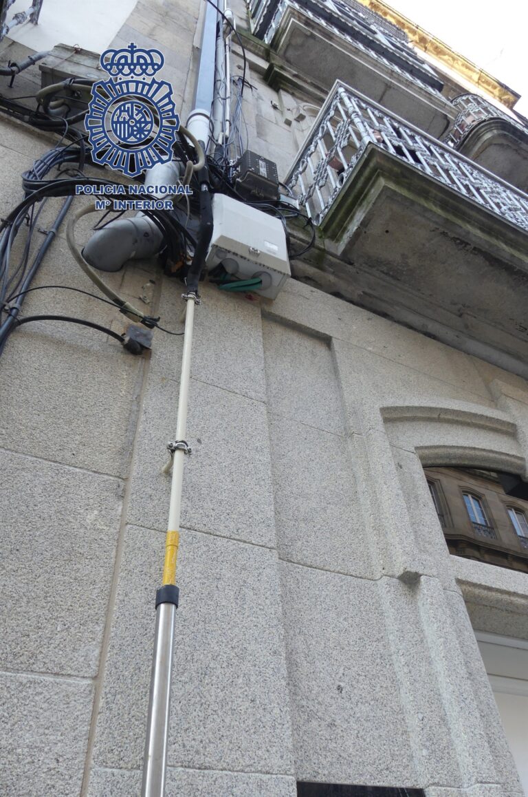 Detido un home por roubo en tres oficinas ás que accedeu escalando pola fachada
