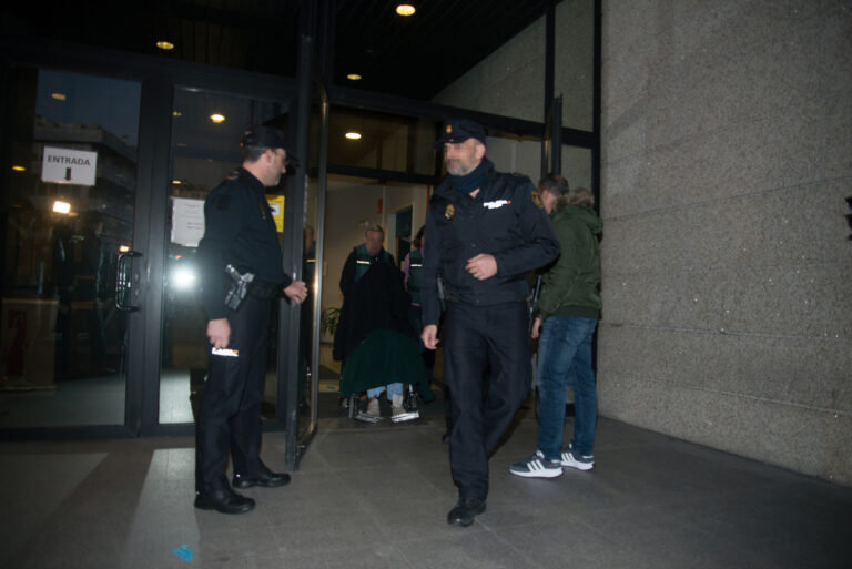 Descartado o estado catatónico do presunto asasino de Baiona que é “consciente da súa contorna”