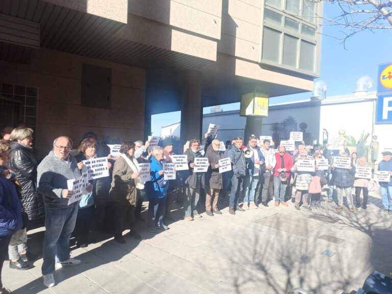 Veciños de Teis piden máis persoal para a oficina de Servizos Sociais