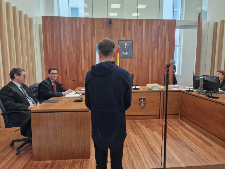 Acepta dous anos de cadea o condutor que bateu contra un muro causando a morte do acompañante