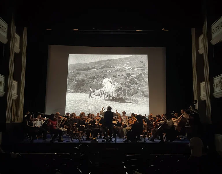 A Orquestra Clásica de Vigo interpretará  a banda sonora de ‘Canto de emigración’