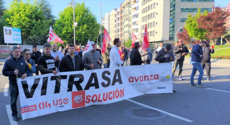 O comité de Vitrasa rexeita a oferta da empresa de adiantar 500 euros ao persoal e mantén a folga