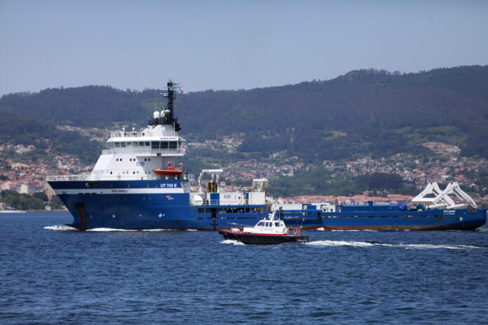 O buque de inspección do pecio da 'Vila de Pitanxo', o ?Artabro?, á súa saída do Porto de Vigo, a 17 de maio de 2023, en Vigo, Pontevedra, Galicia.. Javier Vázquez - Europa Press