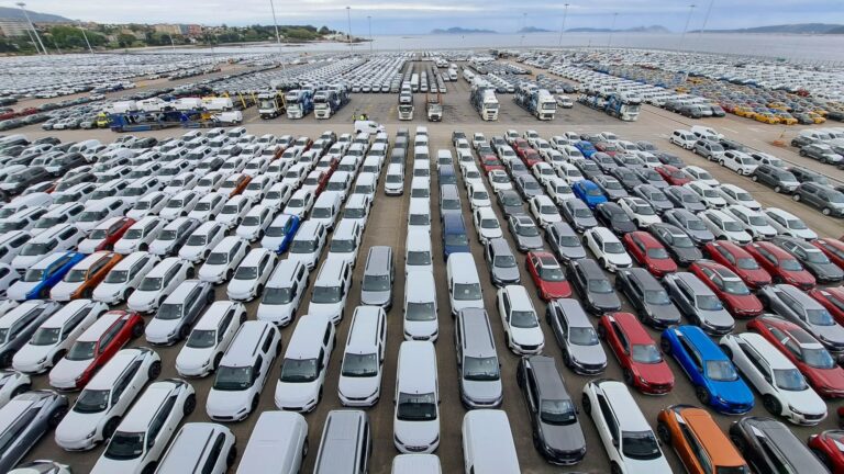 O tráfico do Porto de Vigo ascende un 1,7% ata abril grazas ao movemento de vehículos e colectores