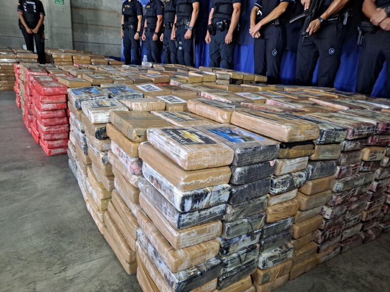 Catro acusados por introducir 650 quilos de cocaína en Vigo sentan no banco