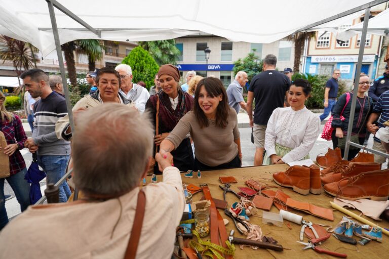 Artesanía, alimentación e oficios tradicionais galegos na Feira dos Remedios en Ponteareas