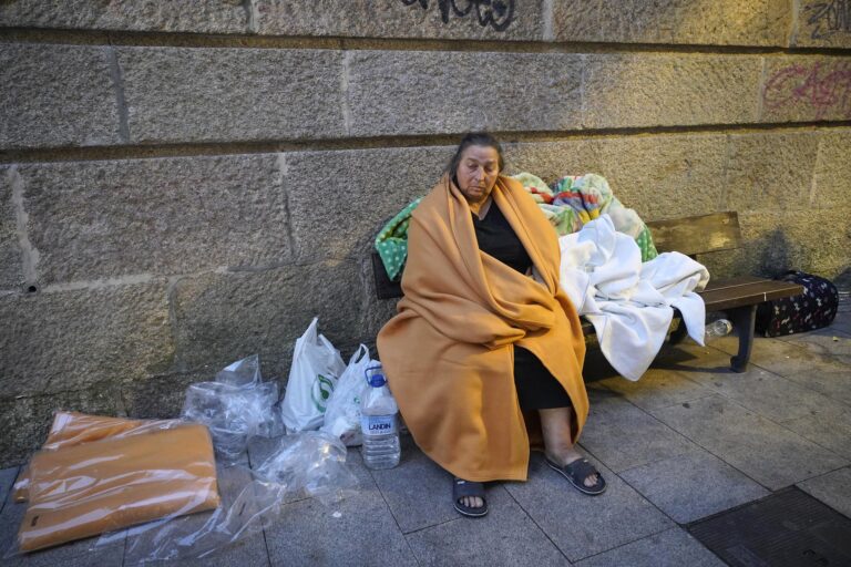 Sobe a planta outro dos feridos no incendio de Vigo, mentres que catro continúan na UCI, un en estado crítico