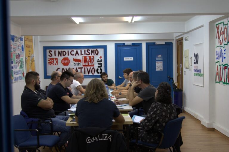 Sindicatos do automóbil crearán coordinadora para “facer fronte aos ataques” das empresas