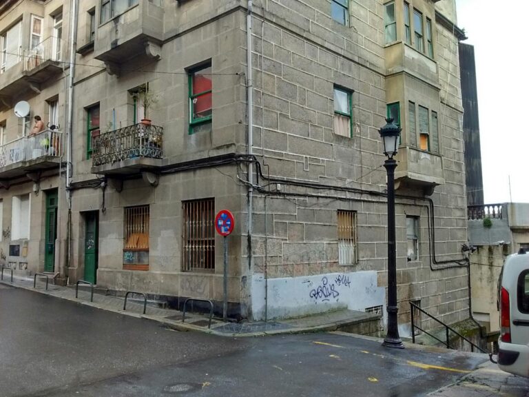 Desaloxan dous edificios en Vigo polo “deficiente estado” da súa instalación eléctrica