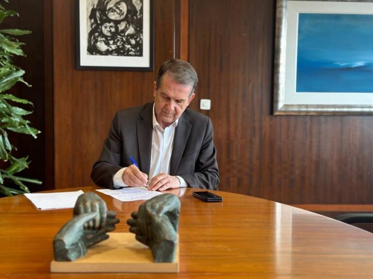 Caballero vincula ás eleccións que a Xunta “acepte agora” asinar o convenio para a construción do IES de Navia