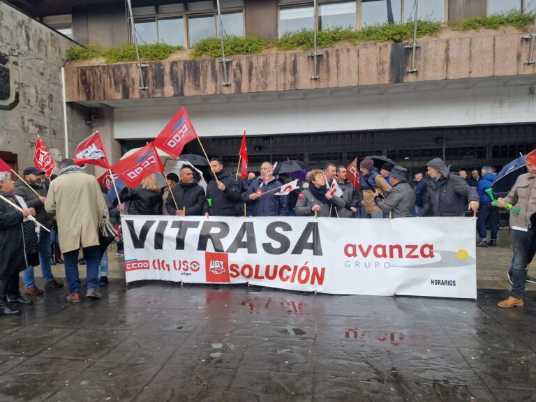 Nova concentración ante o Concello de traballadores de Vitrasa para criticar a falta de “noticias” do goberno local
