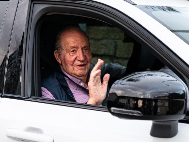 OPINIÓN.- A Praza do Rey Juan Carlos I en Vigo: Unha Homenaxe que Ofende a Memoria Democrática